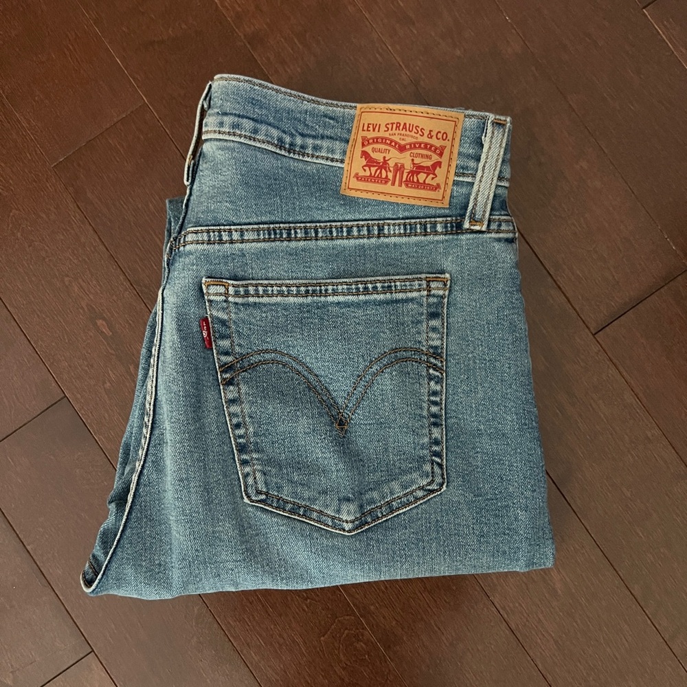 Levi's Classic High-Rise Wedgie Straight Jeans NWOT 32x28